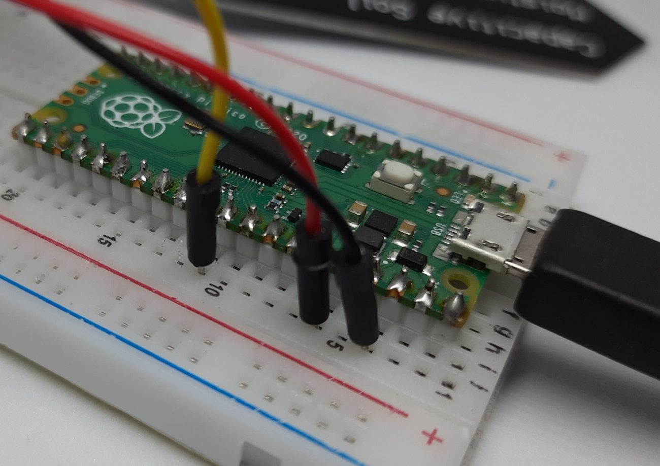 Raspberry PI Pico capacitive soil moisture sensor details 02