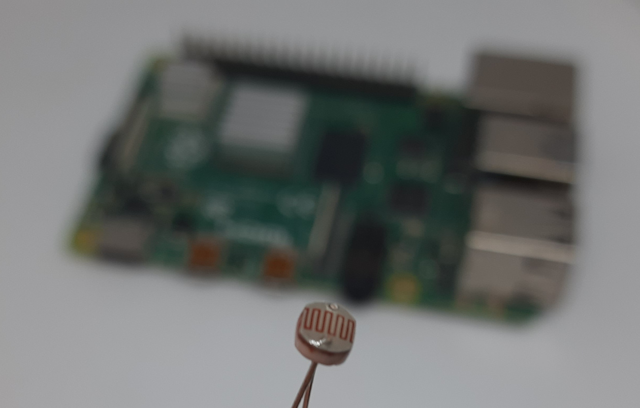 light-sensor-photoresistor-raspberry-pi-featured-image